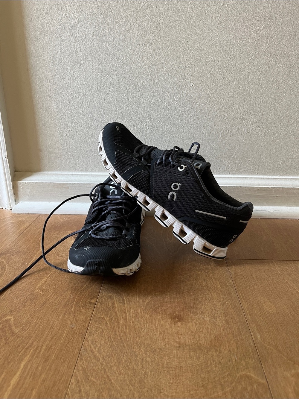 On Running women’s Shoes in Black with White Sole